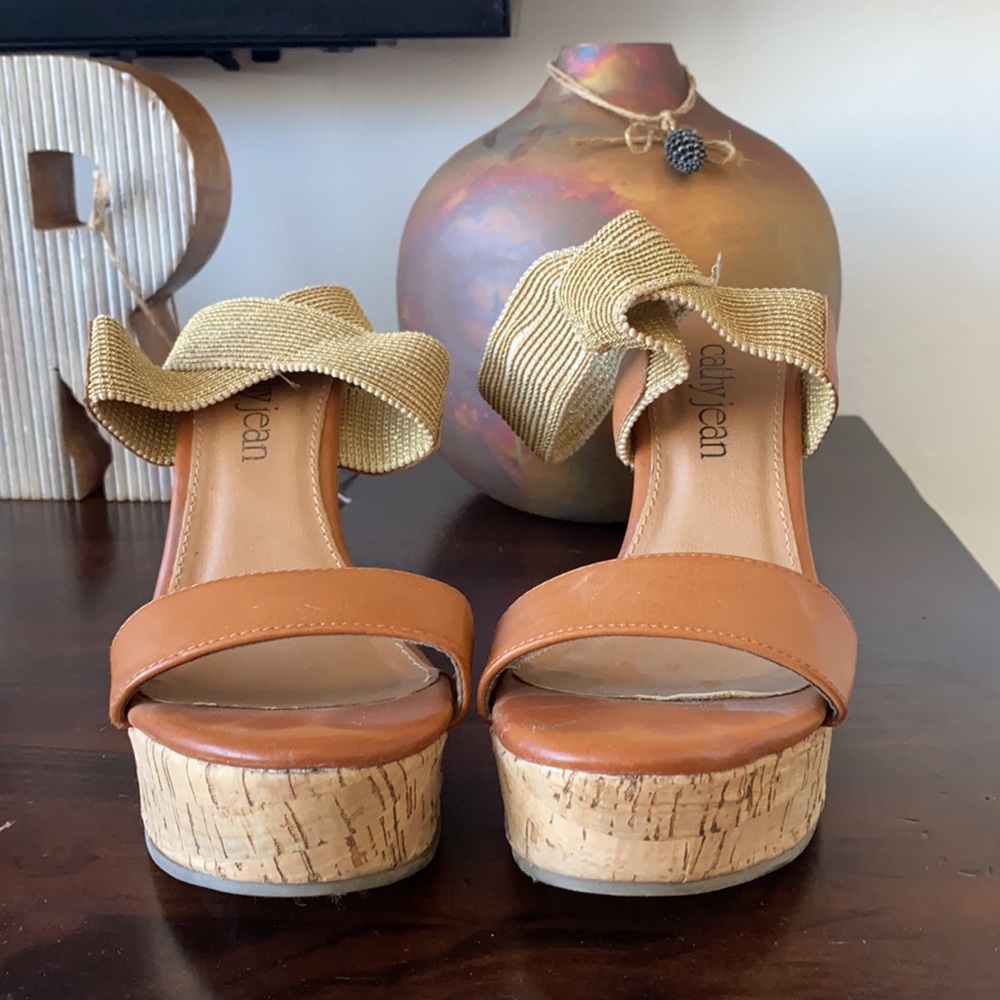 Cathy Jean - Brown Gold Strap Wedge - Picture 2 of 6